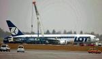 Boeing 767, który we wtorek lądował awaryjnie w Warszawie, do wczoraj wieczorem zajmował jeden z pasów lotniska 