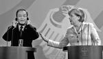 Europa może przestać być równorzędnym partnerem dla Chin (na zdjęciu kanclerz Niemiec Angela Merkel  z chińskim premierem Wenem Jiabao w Berlinie, 28.06.2011 r.) 