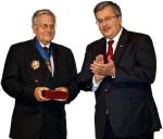W październiku  Jean-Claude Trichet (z lewej) gościł w Warszawie,  gdzie został odznaczony  przez prezydenta  Bronisława Komorowskiego Krzyżem Komandorskim z Gwiazdą Orderu Zasługi RP