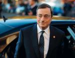 Od początku listopada EBC kieruje  Mario Draghi  (u góry z lewej)  który wcześniej  był prezesem banku centralnego Włoch
