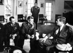 Oficerowie sztabu US Air Force informują prezydenta Kennedy'ego  o efektach rozpoznania lotniczego Kuby, 1962 r.  