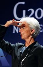 Międzynarodo-wy Fundusz Walutowy przejmie  na siebie rolę globalnego policjanta monitorującego politykę gospodarczą  na świecie.  Na zdjęciu: dyrektor generalna MFW Christine Lagarde 