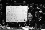  Przedstawiciel USA przedstawia na forum ONZ incydent z uprowadzeniem USS „Pueblo”, 1968 r.  