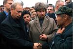 Prezydent Putin spotyka się z rodzinami marynarzy „Kurska”, 22 sierpnia 2000 r. 