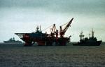 Platforma umieszczona nad wrakiem „Kurska” na Morzu Barentsa, listopad 2000 r. 