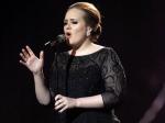 <Adele w lutym 2011 r. śpiewała podczas gali wręczenia Brit Awards  w Londynie. W 2012 r.  ma szansę na sześć statuetek Grammy, a koncertować będzie już tylko na dużych arenach i stadionach