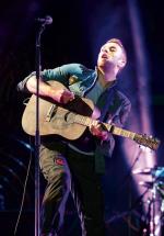 Chris Martin, lider Coldplay. Grupa wystąpi na Stadionie Narodowym w Warszawie 19 września 2012 