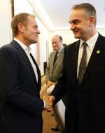 Premier Donald Tusk i wicepremier Waldemar Pawlak muszą znaleźć kompromis w sprawie kluczowych ustaw, m.in. wydłużenia wieku emerytalnego kobiet