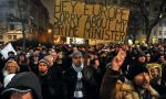 Węgrzy protestujący na ulicach Budapesztu nie chcą się pogodzić z decyzjami swojego premiera (zdjęcie z 23 grudnia)