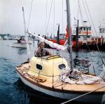 Willis na łodzi „Little One” przed próbą samotnego przejścia przez Atlantyk, 1967 r.