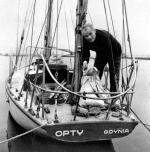 Leonid Teliga na „Opty” przed wyruszeniem w wielki rejs  2. Jacht „Opty” w 1966 r. 