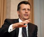 Philipp  Hildebrand  zrezygnował  po informacjach  o kontrowersyjnych transakcjach swojej żony  