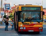 Jelcz z niską podłogą w barwach MZA. Takie 15-letnie autobusy wciąż kursują po Warszawie po remontach głównych
