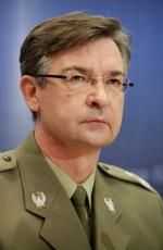 Gen. Krzysztof Parulski   - zapłaci dymisją za publiczną krytykę swego przełożonego?