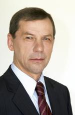 Henryk Milcarz jest prezesem i dyrektorem naczelnym Wodociągów Kieleckich sp. z o.o. od 2003 r., wcześniej przez 11 lat był jej wiceprezesem. Ma 61 lat, wykształcenie wyższe ekonomiczne, jest absolwentem Szkoły Głównej Handlowej w Warszawie. Był przewodniczącym Rady Powiatu w Kielcach, posłem na Sejm z listy SLD V i VI  kadencji.