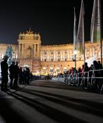 Demonstrantów zgromadzonych przed pałacem Hofburg  oburzyło to, że tegoroczny bal odbył się w dzień pamięci o Holokauście