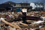 Yasuyoshi Chiba, Japonia,„Tsunami”. I nagroda w kategorii „People in the News Stories”