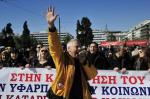 Niedzielny protest związkowców przed budynkiem greckiego parlamentu
