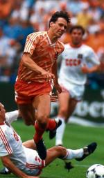 Mar­co van Ba­sten – by­ły za­wod­nik Ajak­su Am­ster­dam i AC Mi­la­nu. Chwi­le je­go świet­no­ści na bo­isku przy­pa­da­ją na la­ta 80. i 90. XX wie­ku. Grał w re­pre­zen­ta­cji Ho­lan­dii, z któ­rą zdo­był ty­tuł mi­strza Eu­ro­py. Był także trenerem drużyny tego kraju. 