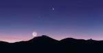 Sierp Księżyca oraz Merkury i Wenus nad Obserwatorium ESO Paranal w Chile. Srebrny Glob odbija światło od Ziemi, pozwala spojrzeć na nią jak na odległą planetę