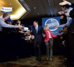 Mitt Romney z łatwością wygrał w stanie Massachusetts (na zdjęciu z żoną Anną) 