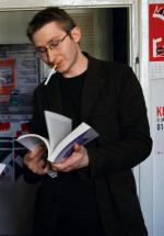 „Nie wierzę, aby tak  zaangażowane książki mógł napisać agent  ochrany”  – broni niewinności swojego guru Sławomir Sierakowski 