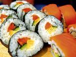 Co czwarta osoba  spożywająca posiłki  poza domem deklaruje,  że chodzi  na sushi