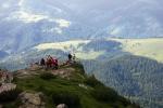 Wierzchołki Czarnohory wznoszą się nad głębokimi dolinami Prutu i Czeremoszu