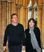 David Cameron  z żoną Samanthą  w kościele  w Kensington  