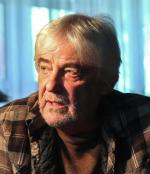 Andrzej Żuławski (przewodniczący jury Konkursu Głównego), polski reżyser filmowy, który osiągnął międzynarodowe uznanie. Od lat 80. realizuje swoje kolejne projekty przede wszystkim we Francji. Jego pełnometrażowym debiutem fabularnym była „Trzecia część nocy” z 1971 roku, ostatnim jak dotąd reżyserskim projektem filmowym „Wierność” z 2000 roku.