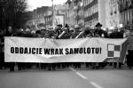 Narastająca arogancja władz rosyjskich przejawia się najbardziej spektakularnie poprzez niewydawanie wraku (na zdjęciu demonstracja  w drugą rocznicę katastrofy smoleńskiej, Gdańsk, 10 kwietnia 2012 r.) 