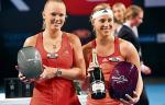 Polska Niemka Angelique Kerber (z prawej) wygrała  w finale w Kopenhadze z polską Dunką Karoliną Woźniacką