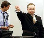 Anders Breivik  na sali sądowej 