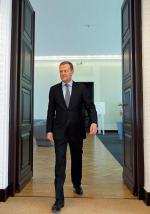 Donald Tusk  pozostaje sam z reformą emerytalną. Lider koalicyjnego PSL Waldemar Pawlak nie pojawił się na wczorajszym posiedzeniu rządu  