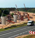 Na tym, że drogi ekspresowej S3 wciąż nie ma w całości, od lat zarabiają wschodnie landy  w Niemczech. Na zdjęciu okolice Międzyrzecza (Lubuskie) w połowie 2011 r. 
