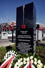 Obelisk Ryszarda Siwca  przy Stadionie Narodowym 