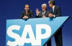 Hasso Plattner (w środku), przewodniczący rady nadzorczej SAP, z wiceprzewodniczącymi Jimem Hagemannem Snabe  (po lewej) i Billem McDermottem podczas walnego zgromadzenia akcjonariuszy firmy w środę 