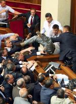Walka o język – w ukraińskim parlamencie toczy się na pięści 
