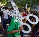 Demonstrujący w Madrycie (22 maja) żądali cięć wobec polityków i bankierów