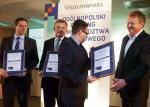 Dyplomy za najwyższe przychody odebrali z rąk Tomasza Wróblewskiego, od lewej: Krzysztof Moczulski (Deloitte – III m.), Jacek Kędzior (Ernst & Young – II m.), Tomasz Barańczyk (PwC – I m.)