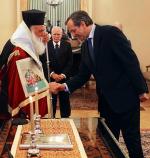 Premier Grecji przyjmuje gratulacje od arcybiskupa Hieronima II 