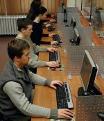 E-learning uzupełnia tradycyjne sposoby kształcenia, m.in.  w warszawskiej Szkole Głównej Handlowej