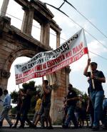 Trzy czwarte obywateli   Grecji jest  przeciwnych porozumieniu  z reprezentującą wierzycieli  trojką narzucającą Grecji bolesne  reformy   