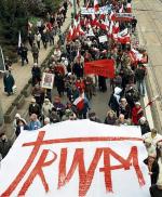 Marsze w obronie stacji odbywają się od pół roku w całej Polsce. Na zdjęciu protest w Szczecinie 3 marca 