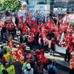 Francuscy socjaliści, podejmując decyzje niezgodne  z potocznymi wyobrażeniami o lewicowej ideologii, muszą się liczyć z protestami silnych związków zawodowych