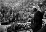 Anioł Zagłady: widok z ratusza na drezdeńskie Stare Miasto, luty 1945