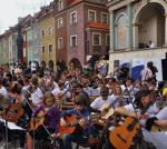 Ubiegłoroczny happening gitarowy na poznańskim Starym Rynku  