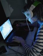 Dzieci uzależnione od komputera zamykają się w swoim świecie, a próby wyrwania ich z niego kończą się często agresją – mówi psycholog Dorota Jabłońska