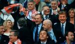 Zbigniew Boniek w trakcie Euro 2012 chętnie pokazywał się w towarzystwie polityków PO. Na zdjęciu obok premiera Donalda Tuska podczas meczu Polska – Rosja   