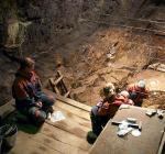 Prace w jaskini Denisowa wciąż trwają. Naukowcy poszukują kolejnych fragmentów kości
